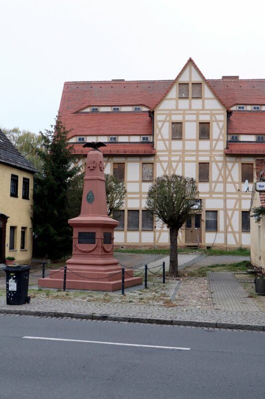 Für das Amtshaus in Schweinitz möchte die Stadt Jessen gern Fördermittel für die weitere Sicherung des Gebäudes, so an einem Fundament und an der Rückfront. Das Amtshaus stammt aus dem Jahre 1668.