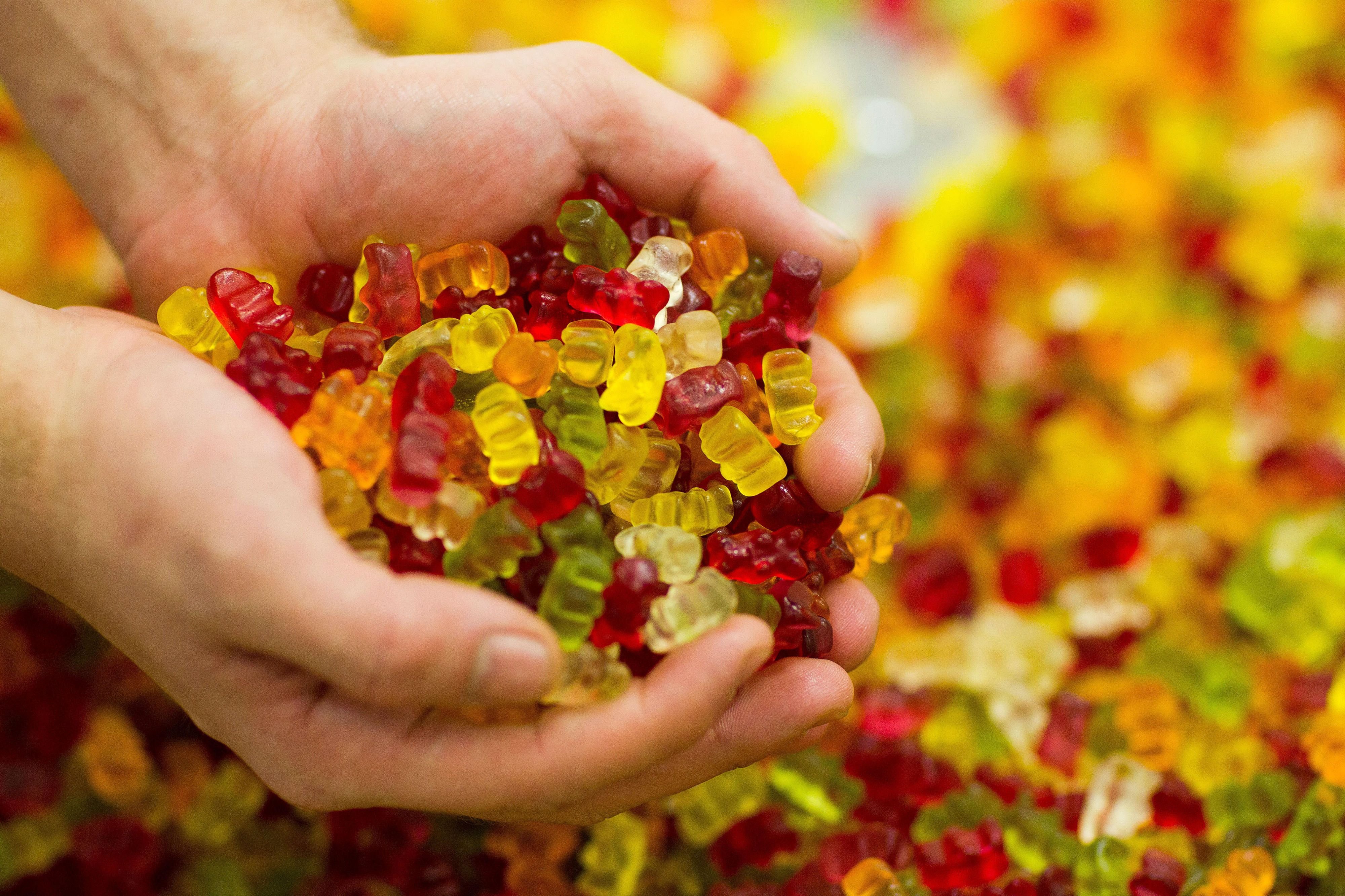 Nicht jeder denkt beim Genuss von Gummibärchen direkt an Schweineschwarten. Doch die sind grundlegender Bestandteil von Gelatine.