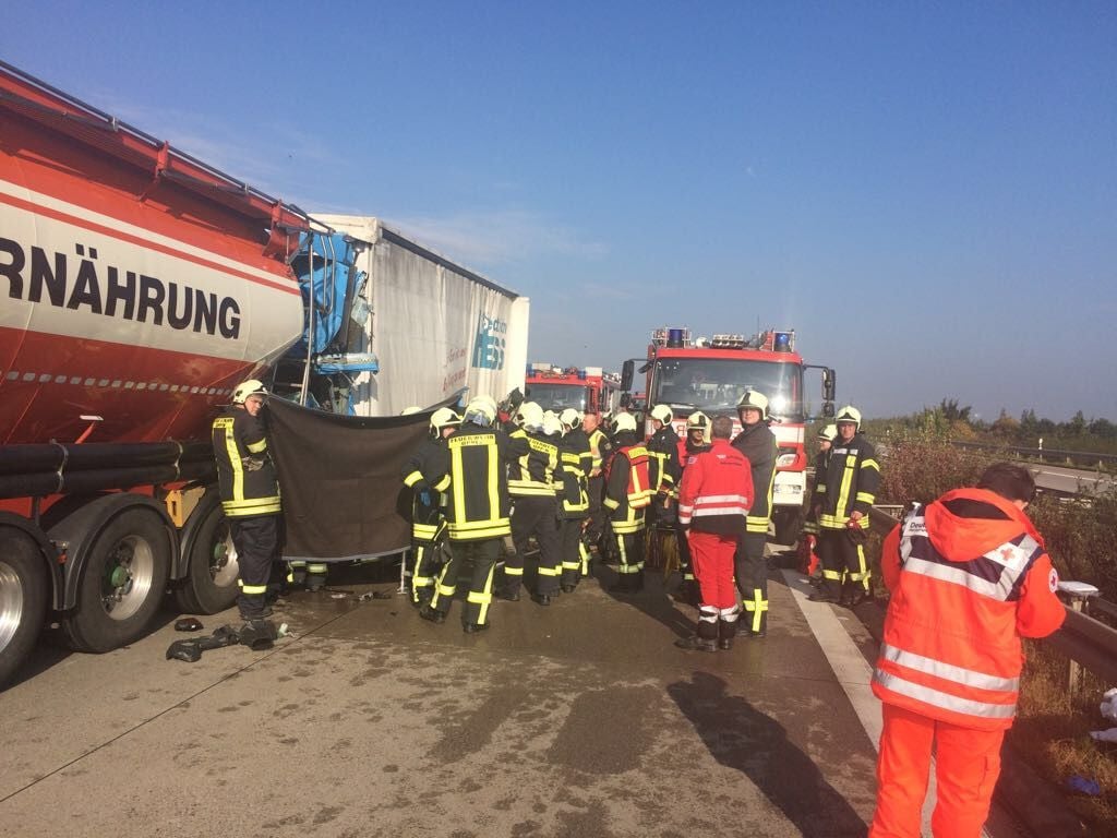 Rettungskräfte an der Unfallstelle