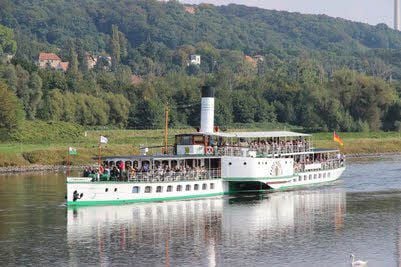 Der Raddampfer „Dresden“.