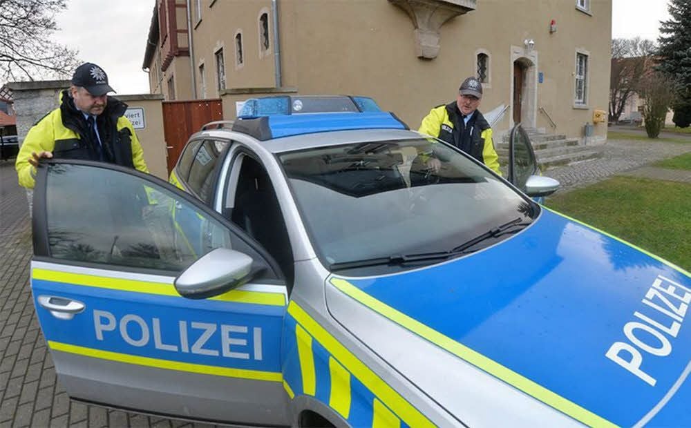Heiko Teschke (links) und Klaus-Ulrich Schnita sind im Seeland als Regionalbereichsbeamte unterwegs.