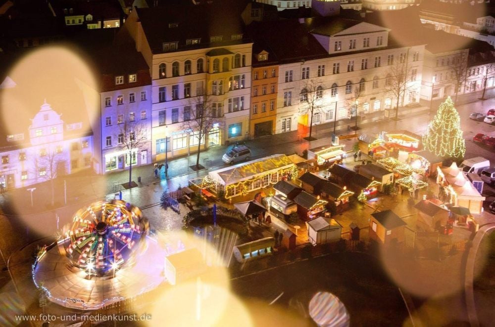 So präsentiert sich der Weihnachtsmarkt auf dem Altmarkt.