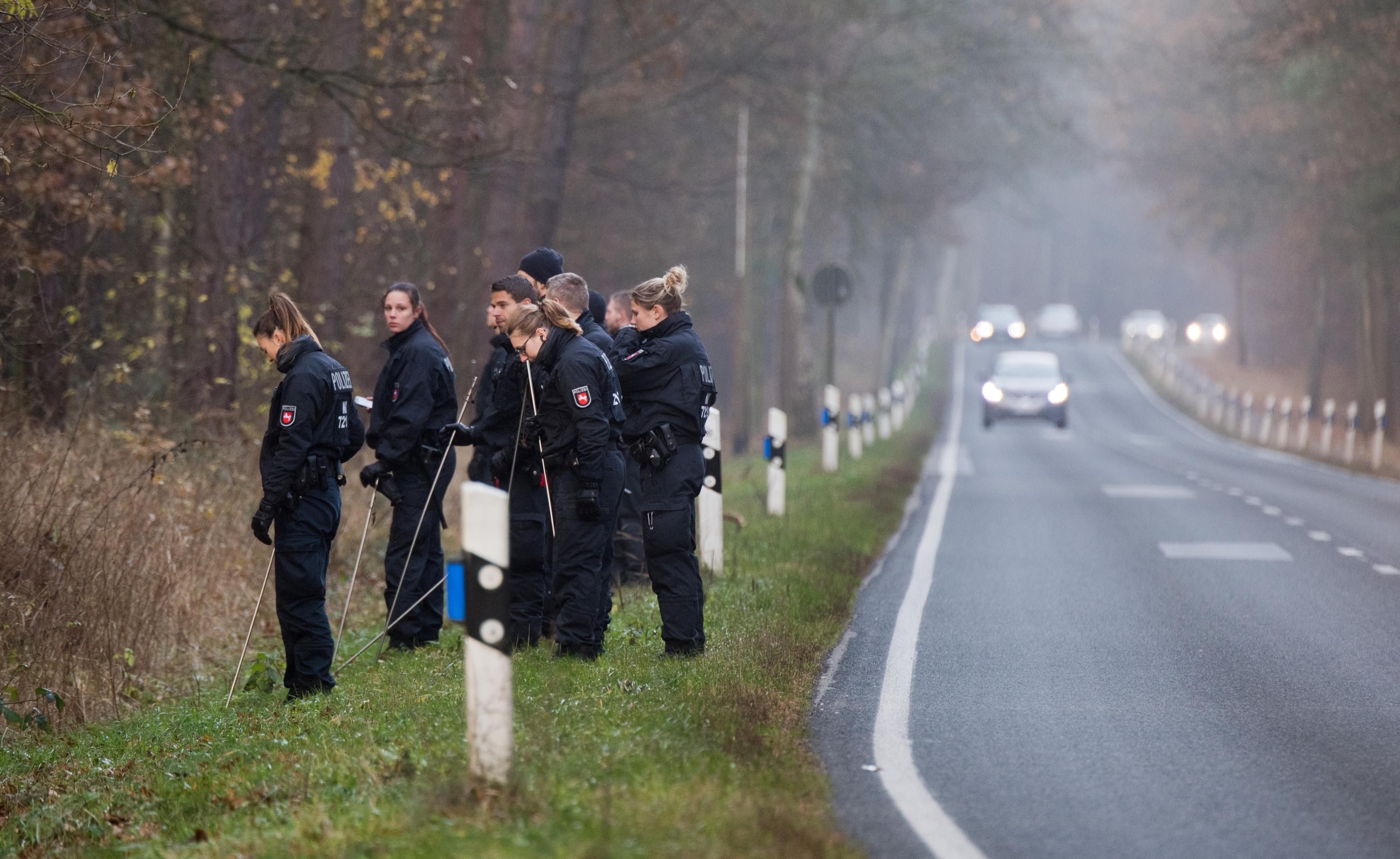 Polizisten haben in Celle nach der Frau gesucht.