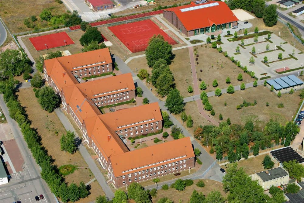 So schmuck sah es während der Armeezeit auf dem Gelände nicht aus. Die Gebäude sind jetzt durch das Heinrich-Heine-Gymnasium belegt.