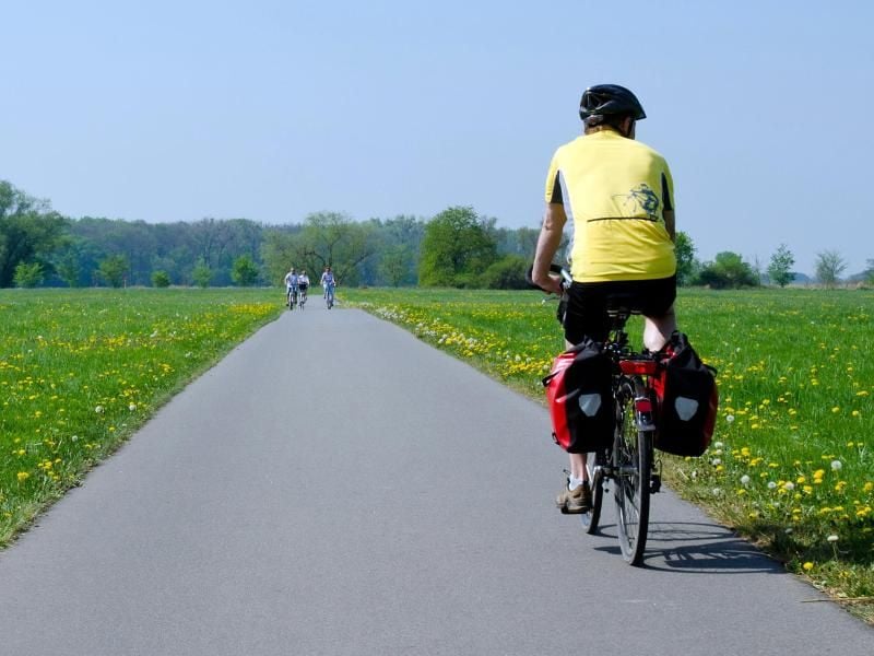 Wer in den Radsport einsteigt, sollte zwei bis drei Mal in der Woche 20 bis 40 Minuten auf dem Rad trainieren. Foto: Patrick Pleul
