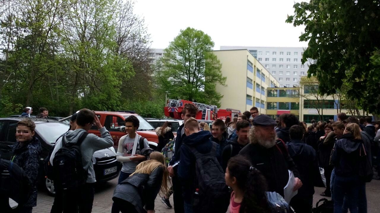 Schüler und Lehrer mussten das Gebäude des Christian-Wolff-Gymnasiums verlassen.