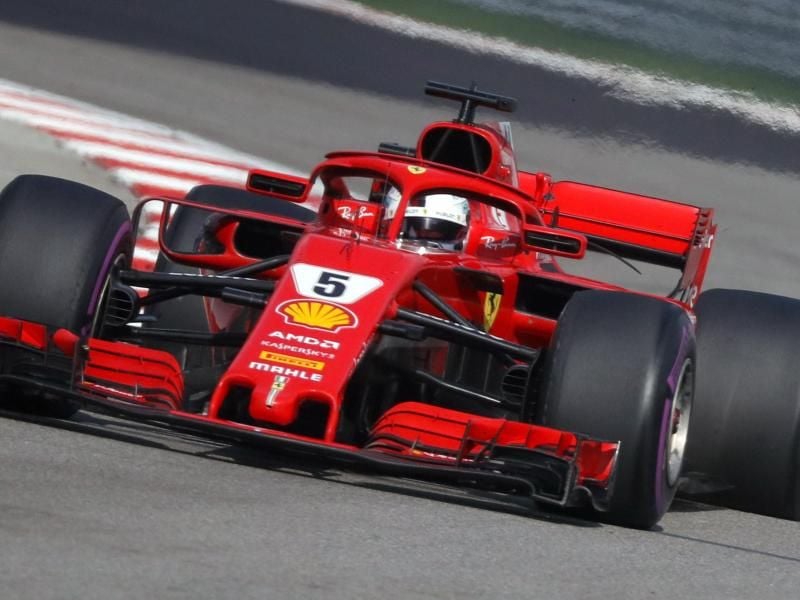 Sebastian Vettel und dessen Teamstall Ferrari stehen vor dem Großen Preis von Japan unter Druck. Foto: Yuri Kochetkov/EPA POOL/AP