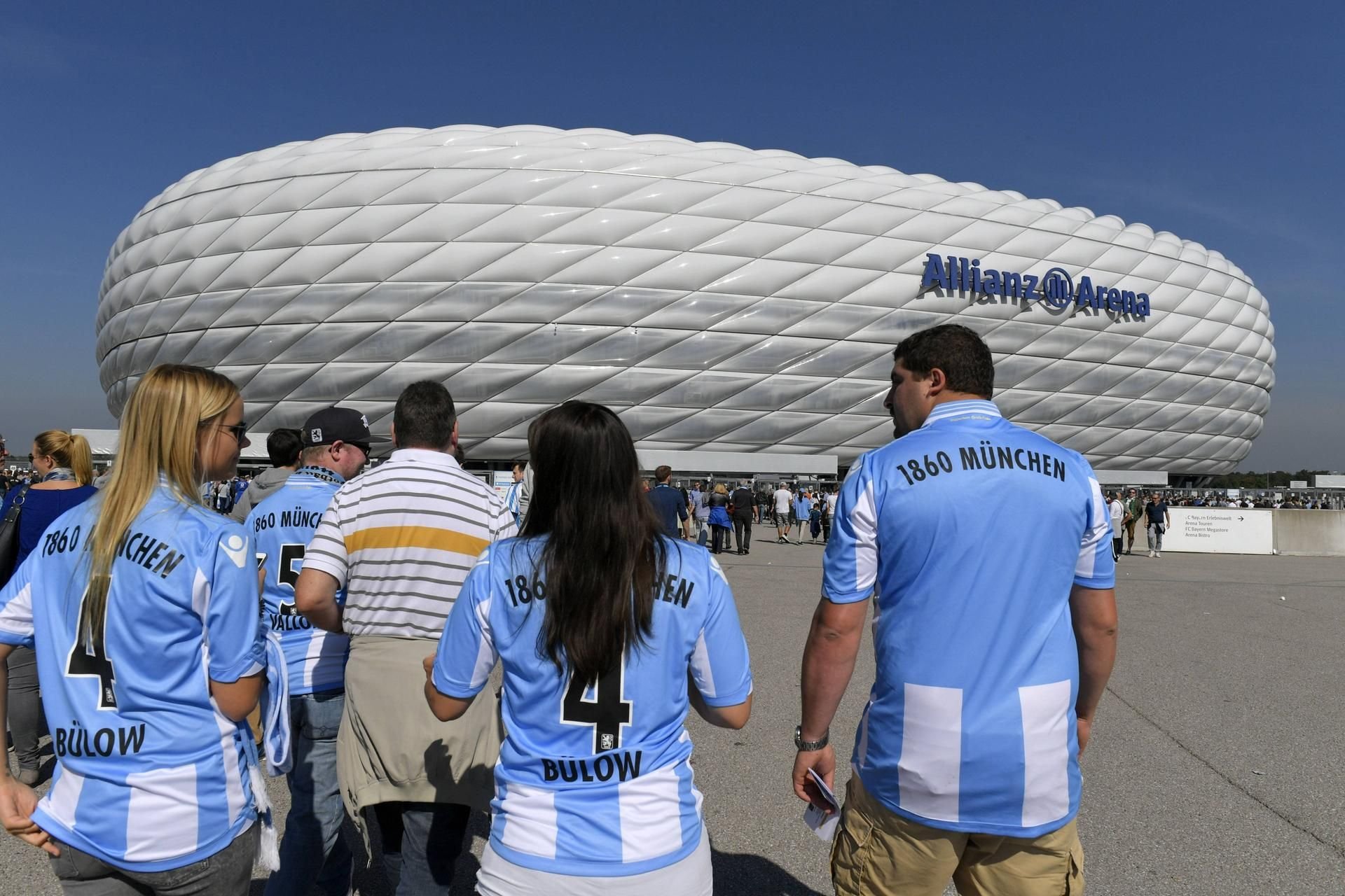Nach dem Absturz von 1860 München aus der 2. Bundesliga ist noch unklar, in welchem Stadion künftig gespielt wird.