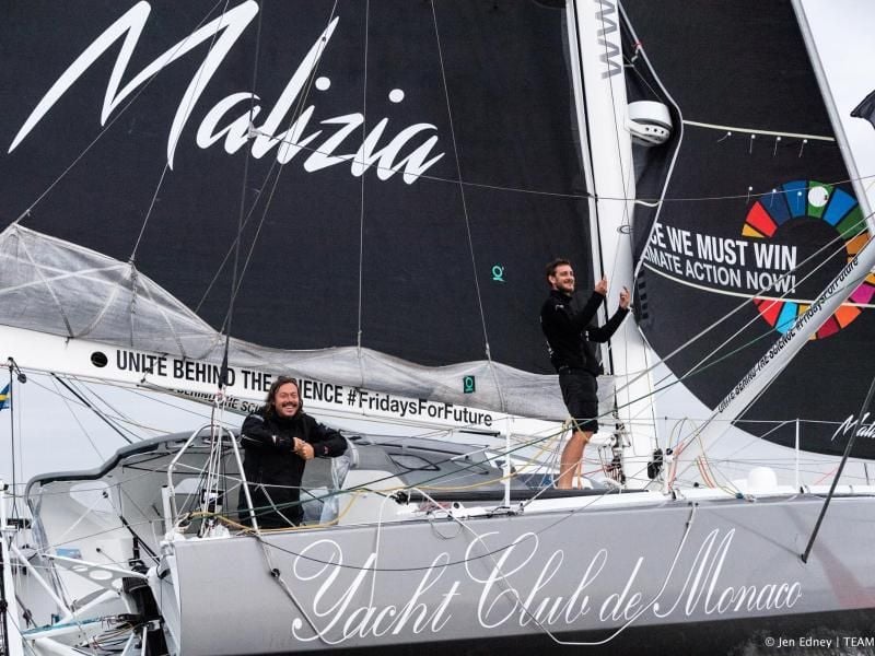 Voller Freude: Svante Thunberg (l), Vater von Greta Thunberg, und Skipper Boris Herrmann. Foto: Jen Edney/Team Malizia