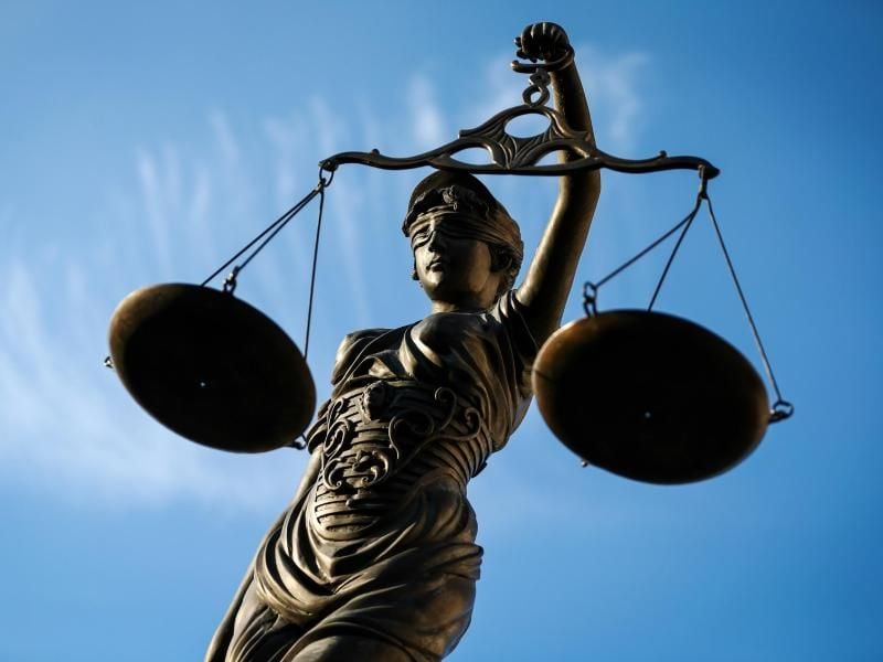 Eine Statue der Justitia in Bamberg. Foto: David Ebener/Archiv
