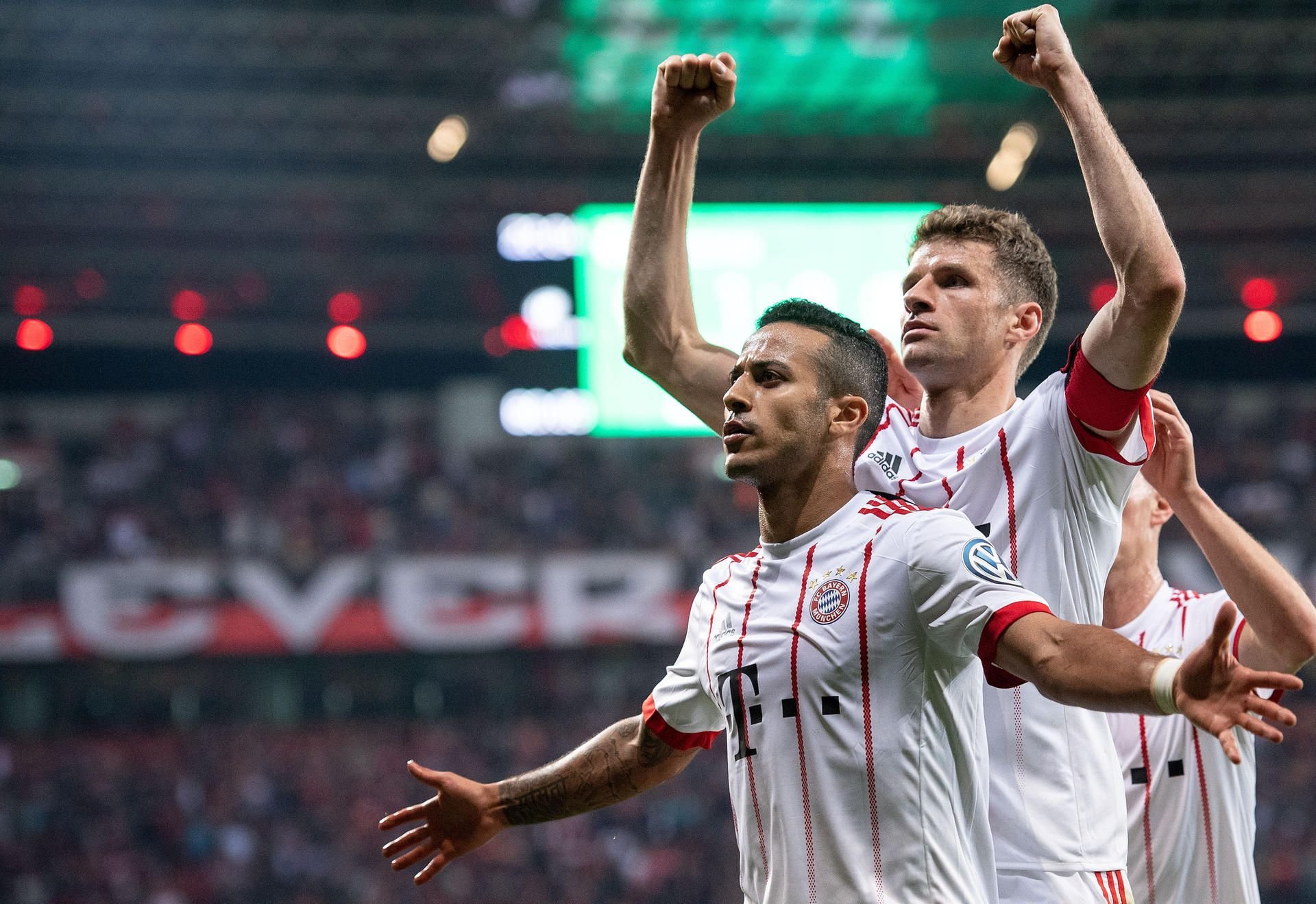 Der FC Bayern hat Leverkusen besiegt und ist ins DFB Pokal Finale eingezogen.