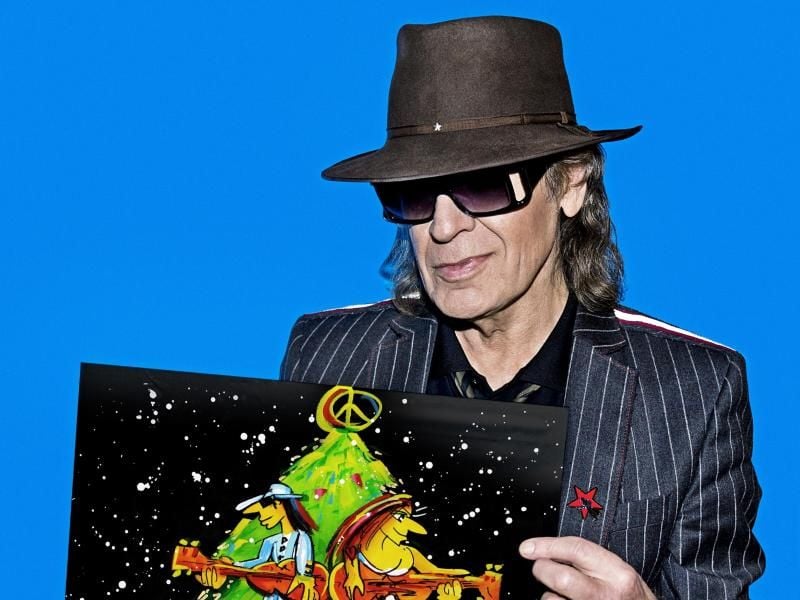 Udo Lindenberg mit der neuen UNICEF-Grußkarte. Foto: Tine Acke/UNICEF