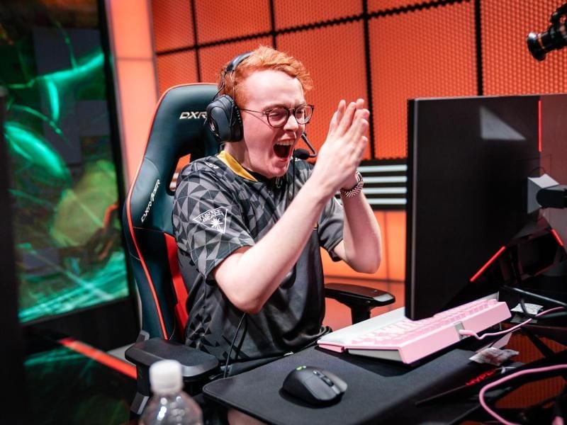 Tore „Norskeren” Hoel Eilertsen konnte mit seinem Team Splyce den LEC-Tabellenführer Fnatic besiegen. Foto: Riot Games
