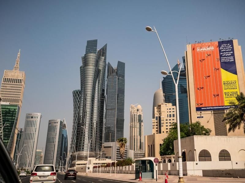 Die Wüsten-WM ist angesichts des Standortes umstritten: Werbung für die Titelkämpfe in Doha. Foto: Michael Kappeler