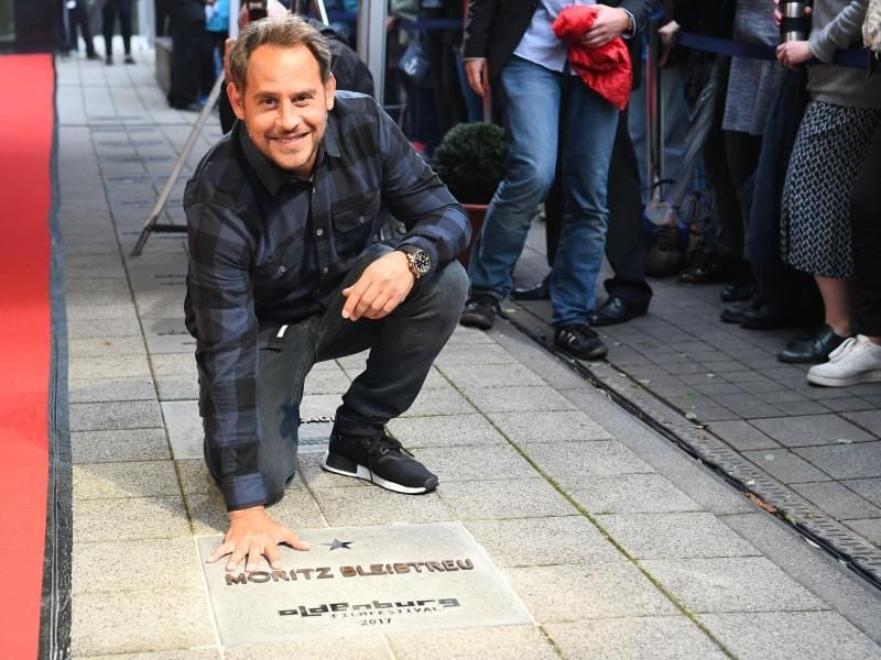 Ein Stern, der seinen Namen trägt: Moritz Bleibtreu auf dem Oldenburger „Walk of Fame”. Foto: Carmen Jaspersen