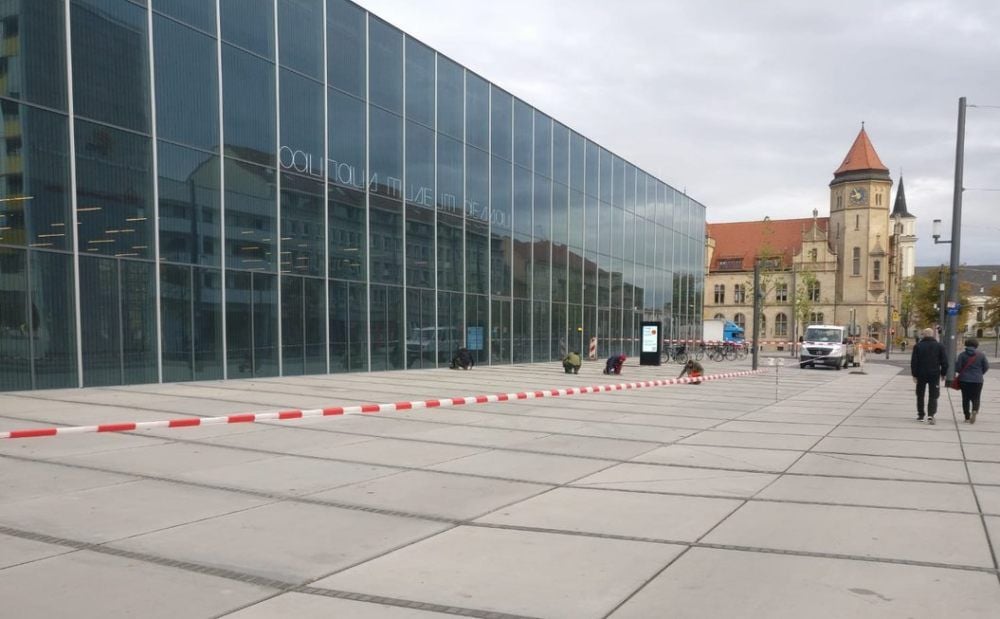 Der Vorplatz am Bauhaus Museum ist abgesperrt.
