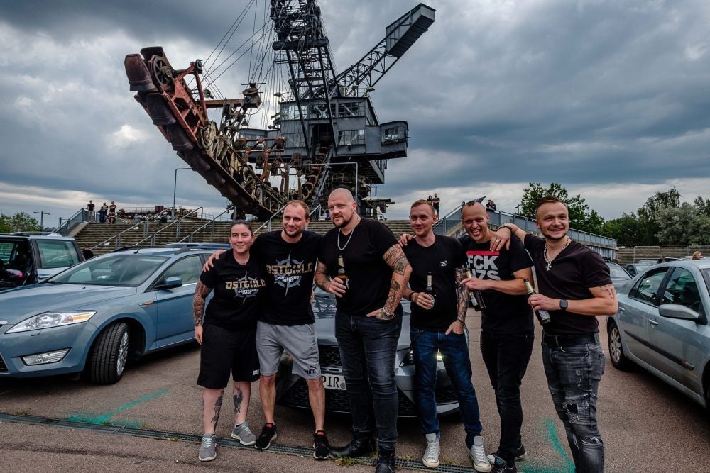 Die Fans bekamen mit ihrer Band ein Erinnerungsfoto.