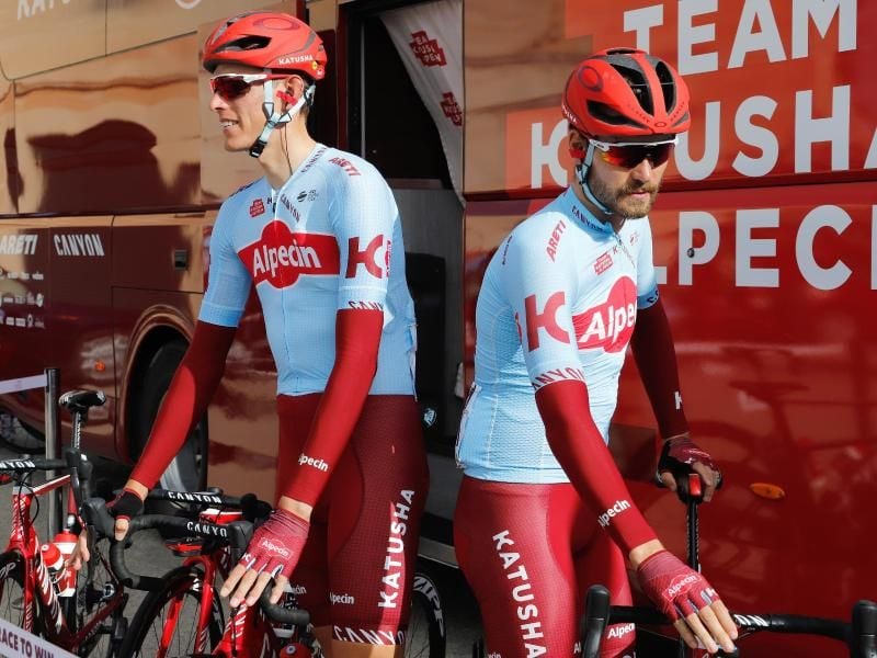 Müssen sich für die kommende Saison wohl ein neues Team suchen: Nils Politt (l) und Rick Zabel. Foto: Clara Margais