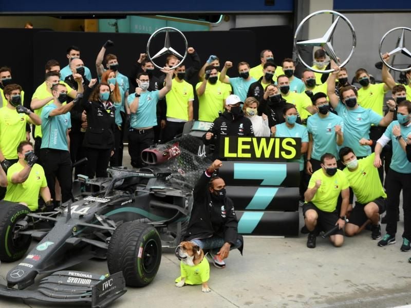 Lewis Hamilton vom Mercedes-Rennstall holte sich zum siebten Mal den Weltmeistertitel in der Formel 1. Foto: Clive Mason/POOL Getty/AP/dpa