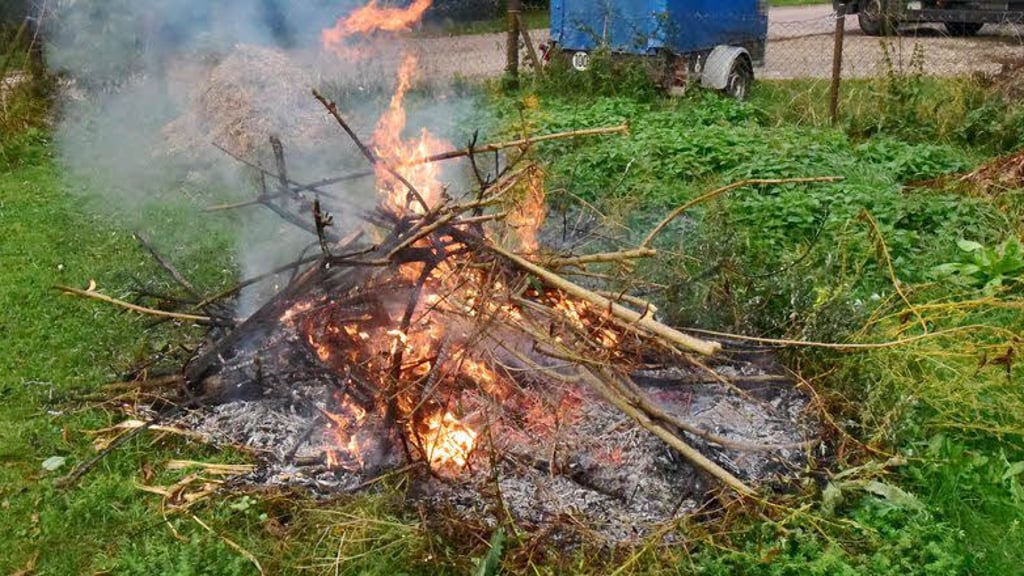 Verbrennen von Gartenabfällen Verbrennen von Gartenabfällen Wohin mit