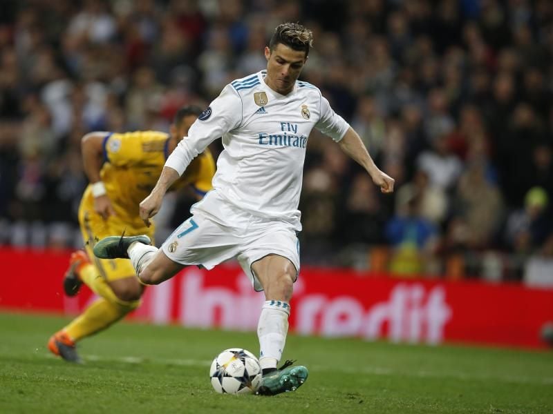 Mit einem Elfmeter in der Nachspielzeit bringt Cristiano Ronaldo Real Madrid gegen Juventus Turin ins Halbfinale. Foto: Paul White
