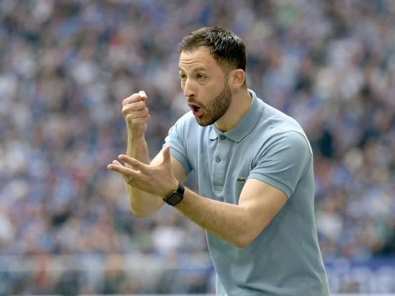 Domenico Tedesco hat aus der Schalke-Mannschaft eine Einheit geformt. Foto: Ina Fassbender