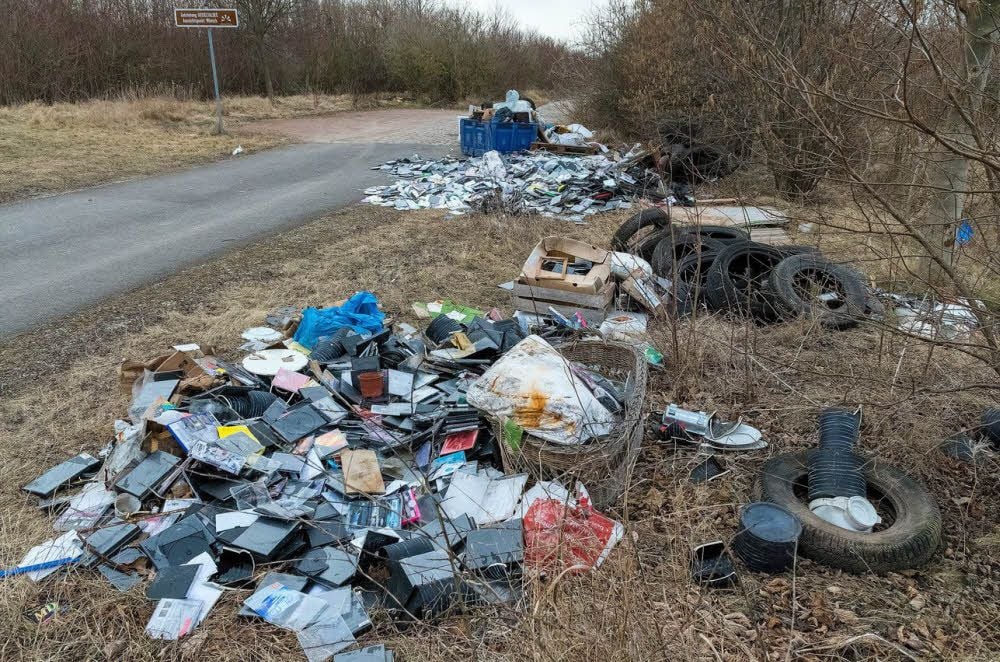 Haufenweise Müll wurde im Saalekreis abgeladen.