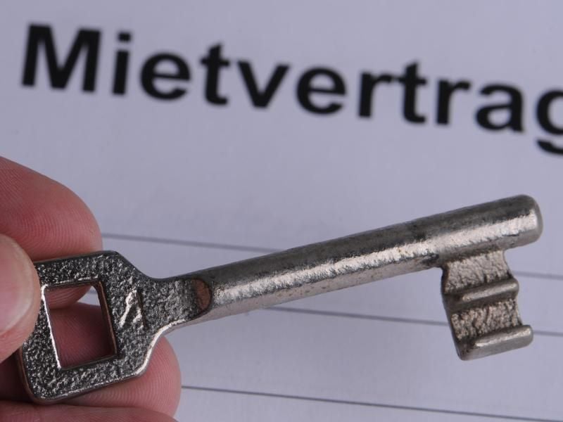 Mieter und Vermieter müssen sich im Vorfeld darauf einigen, ob der Mieter seinen Mietvertrag vorzeitig kündigen darf. Foto: Armin Weigel