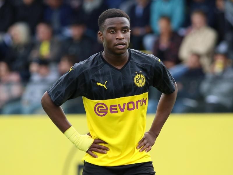 Dortmunds Youssoufa Moukoko hat ein Zeichen gegen Rassismus gesetzt. Foto: Revierfoto/dpa
