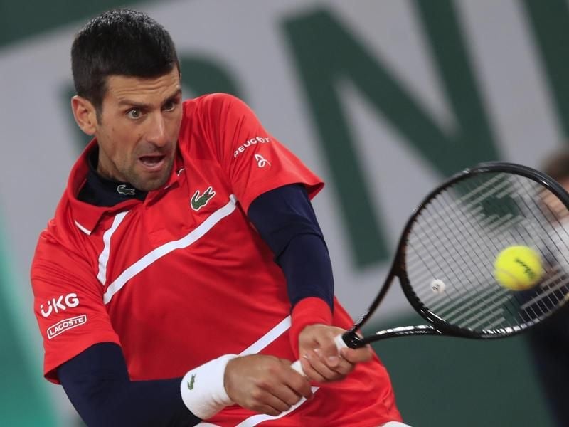 Der Weltranglisten-Erste Novak Djokovic hat sich im French Open-Achtelfinale gegen den Russen Karen Chatschanow mit 6:4, 6:3 und 6:3 durchgesetzt. Foto: Michel Euler/AP/dpa