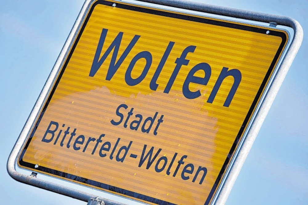 Der Zusatz „Stadt Bitterfeld-Wolfen“ muss von den Ortsschildern verschwinden, dafür wird der Landkreis dort auftauchen.