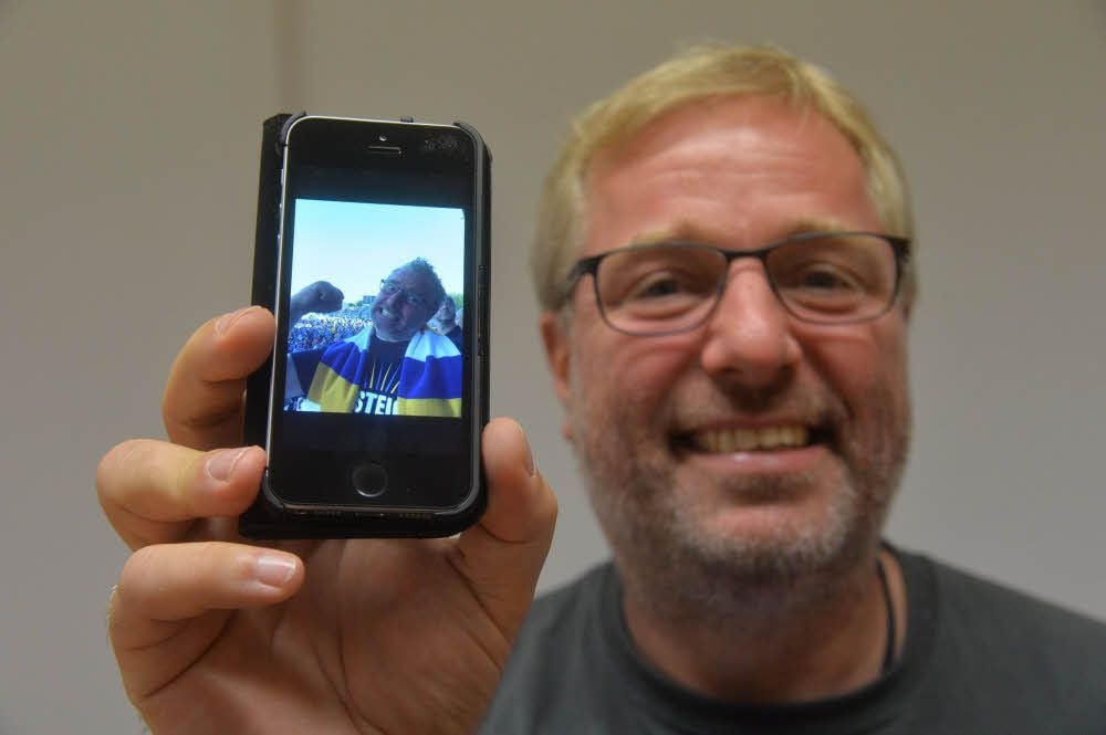 Axel Wieczorek gewann mit diesem Jubel-Foto, das seine Frau beim Aufstiegsspiel machte, den Facebook-Foto-Wettbewerb.