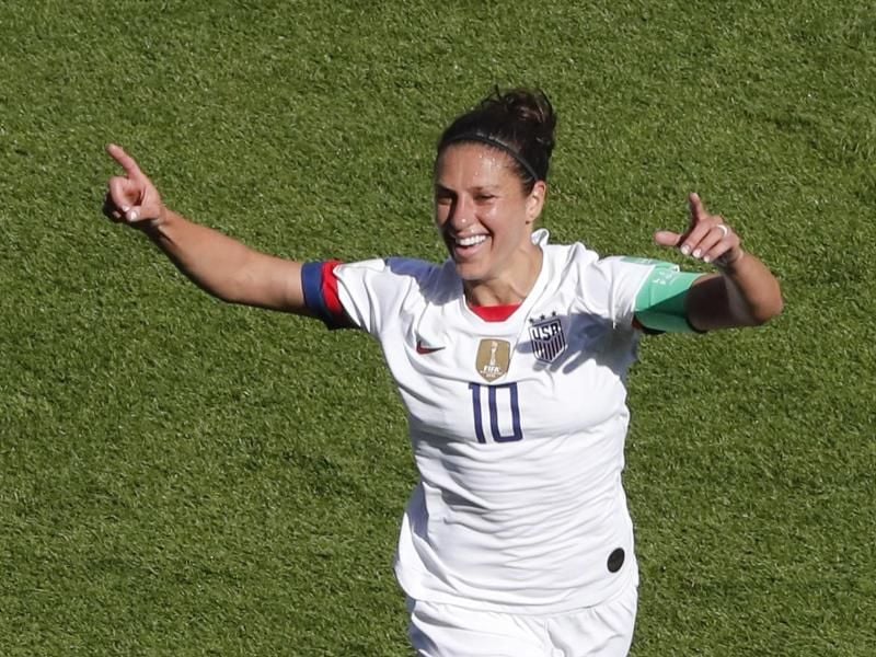 Denkt über einen Sportartenwechsel nach: Fußball-Weltmeisterin Carli Lloyd. Foto: Thibault Camus/AP