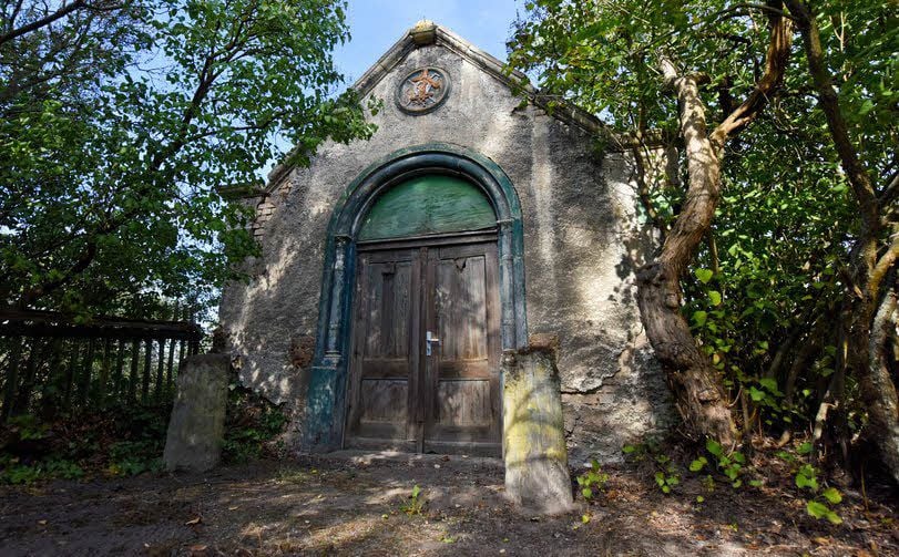 In dieser Kapelle wurde der „Zigeunerkönig“ 1915 beigesetzt.