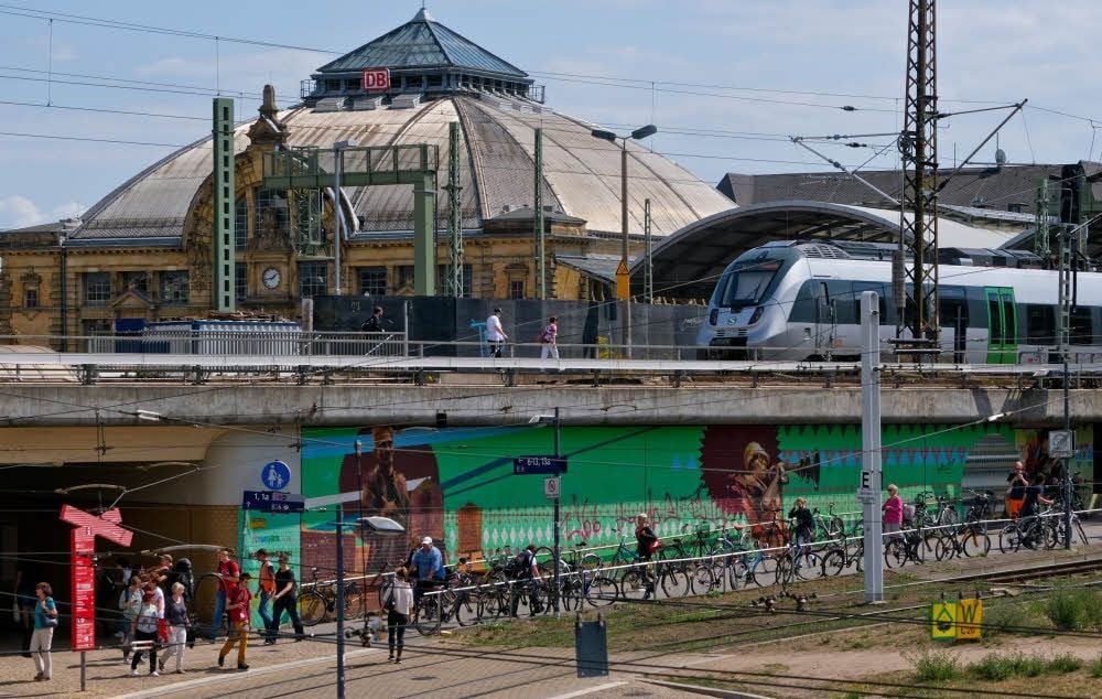 Ab dem 15. Dezember werden an Wochenenden bis zu neun zusätzliche Direktlinien von Halle aus angeboten, darunter nach Hannover, Bremen und Köln.