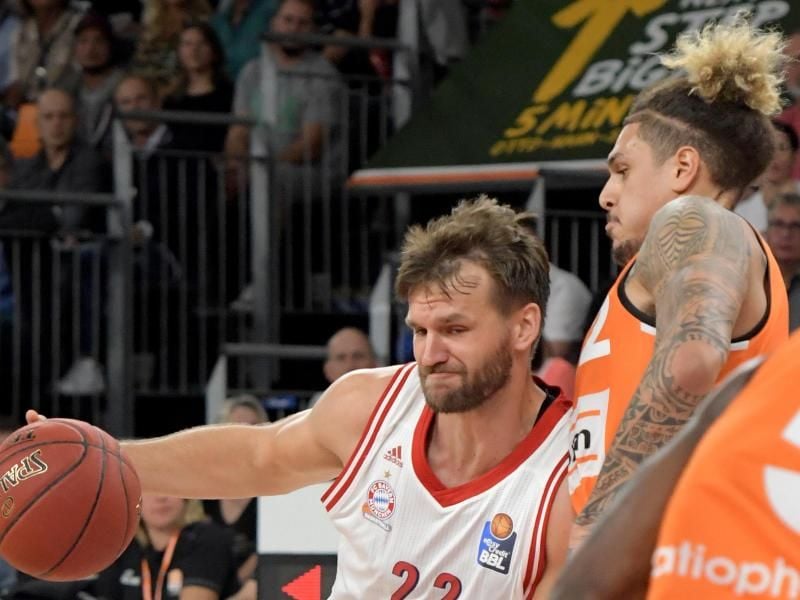 Danilo Barthel (l.) war mit 23 Punkten der Garant für Bayerns Heimsieg gegen Vechta. Foto: Stefan Puchner