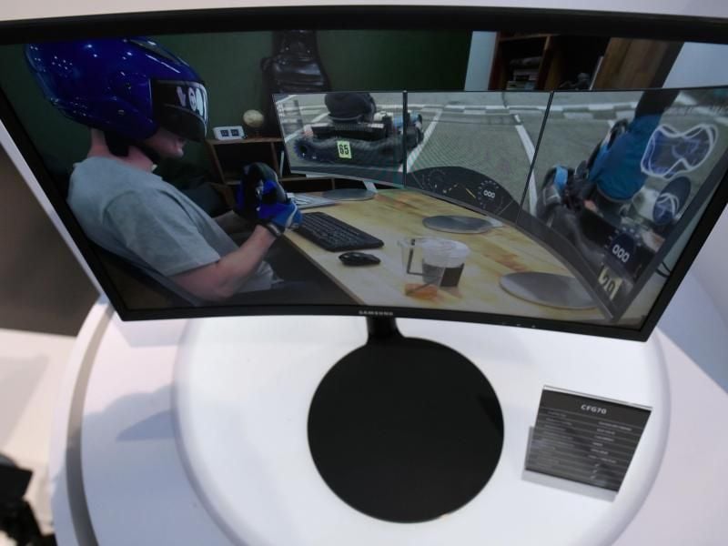 Der Curved Monitor C24FG70 zeigt einen Wölbungsradius von 1800 Millimetern. Foto: Henning Kaiser