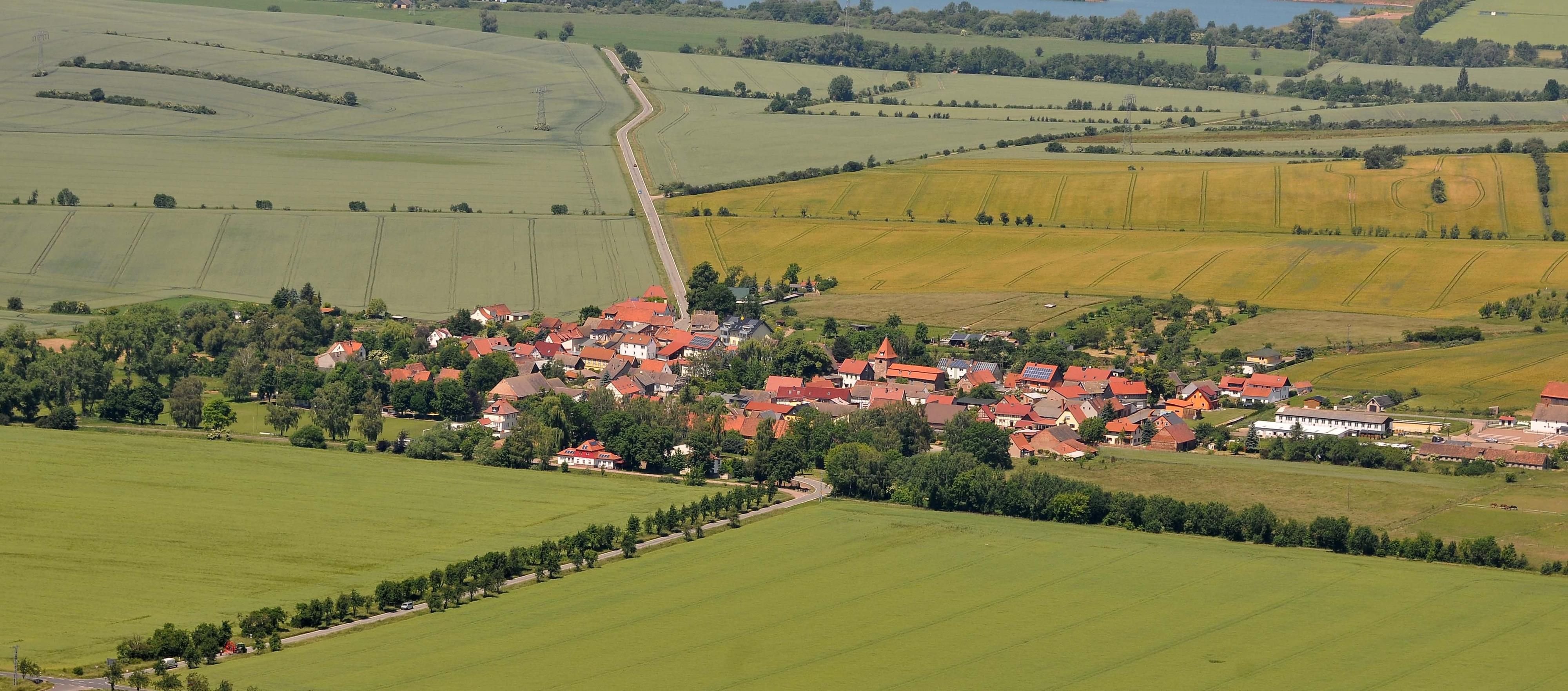 Der Kelbraer Ortsteil Sittendorf am Fuße des Kayffhäuserdenkmals.