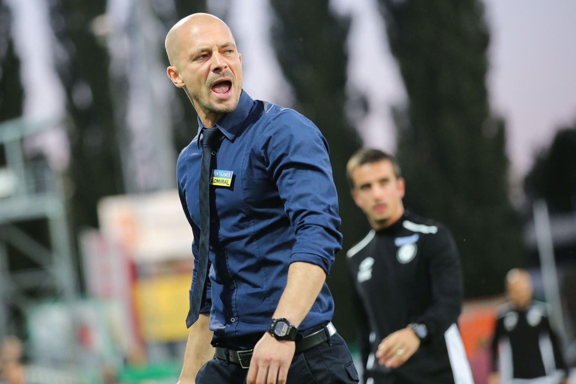 Graz-Coach Nestor El Maestro fühlt sich in Österreich von den Schiedsrichtern schlecht behandelt.