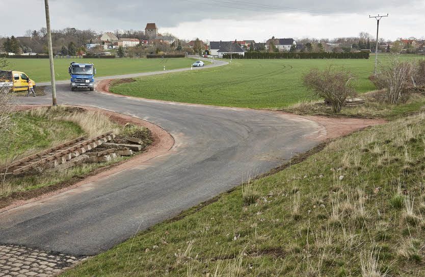 Die Umgehungsstraße über den Damm vor Beesenlaublingen wird derzeit vorbereitet.