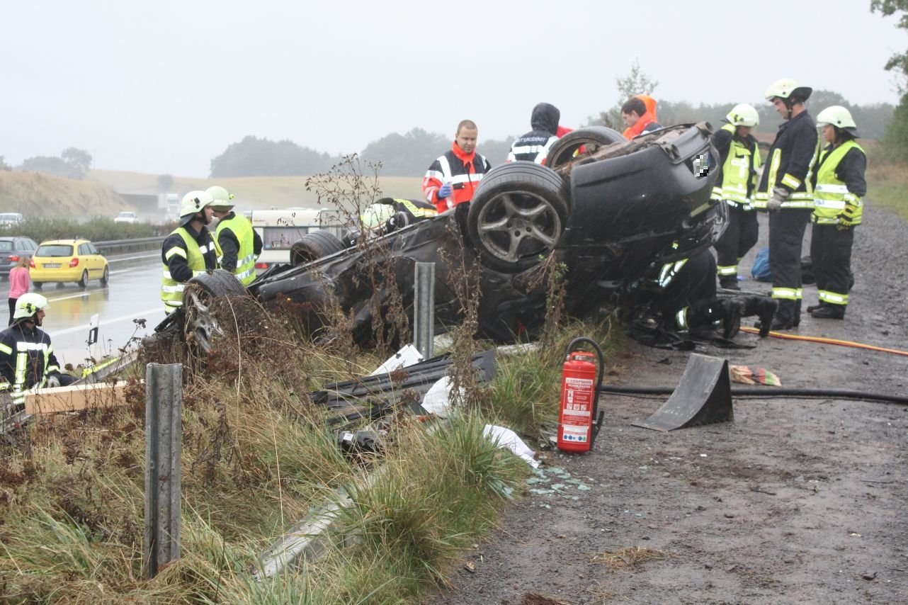 Der Fahrer des Porsche hatte bei dem Unfall großes Glück.