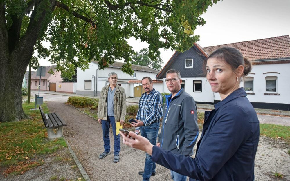 Ins Netz gehen die Wadendorfer nur über LTE: Siegmar Schultz, Ralf Mühlnickl, Raik Altekruse und Sylvia Burkat.