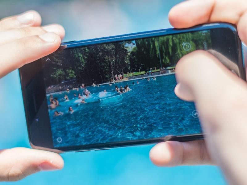 Manchmal kommt es vor, dass Fotos auf dem Smartphone aus Versehen gelöscht werden. Diese lassen sich aber ganz leicht wiederherstellen. Foto: Marius Becker
