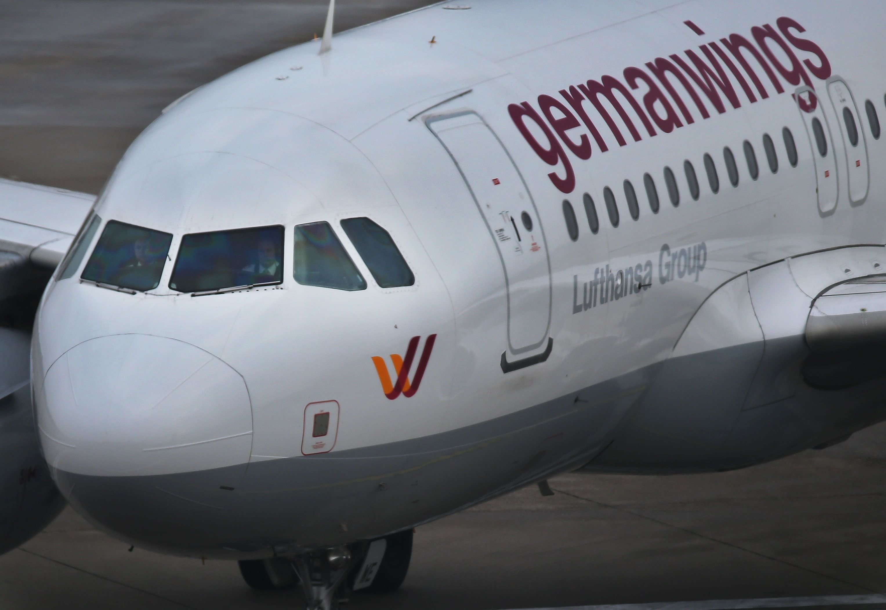 Ein Germanwings-Airbus auf dem Rollfeld eines Flughafens.