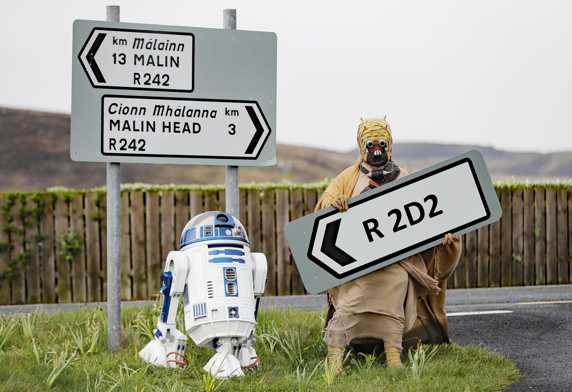 Der Roboter R2D2 aus der Filmsaga „Star Wars“ ziert mit seinem Namen jetzt eine Landstraße nahe Malin Head in der nördlichsten Spitze Irlands.