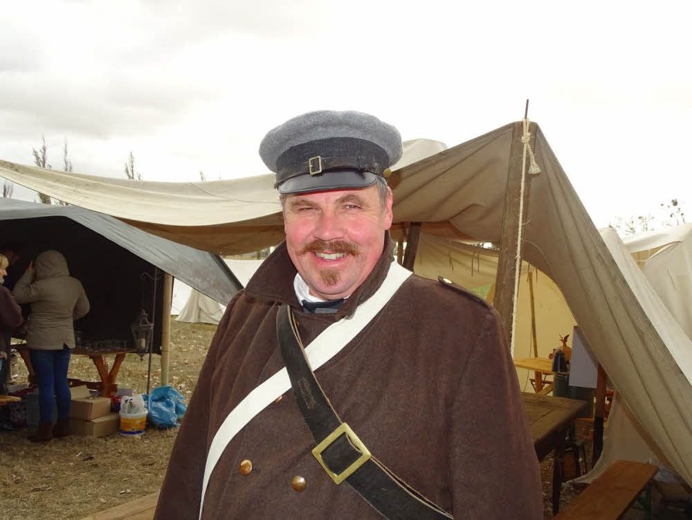 Der Annaburger Thomas Finke kennt sich in Militärgeschichte aus und berät andere Vereine.