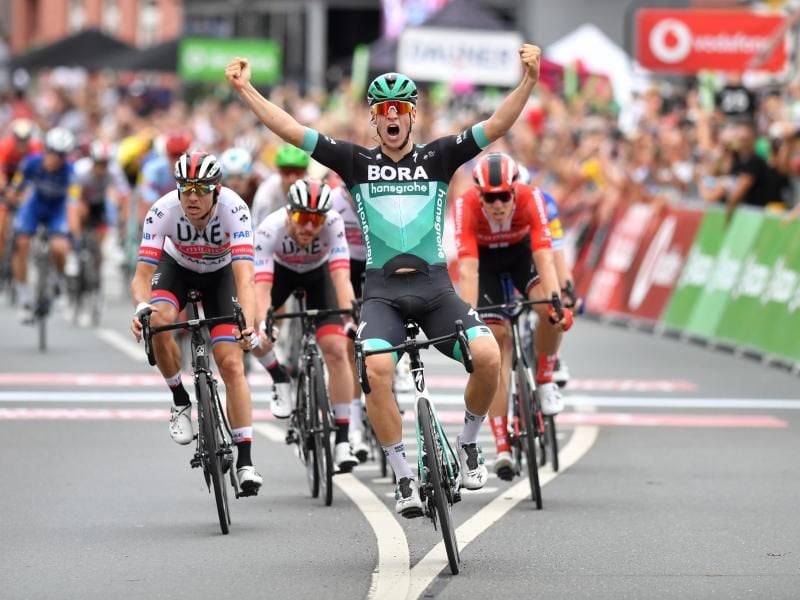 Pascal Ackermann (M) sorgte für das aus deutscher Sicht sportliche Highlight der Heim-Tour. Foto: Bernd Thissen