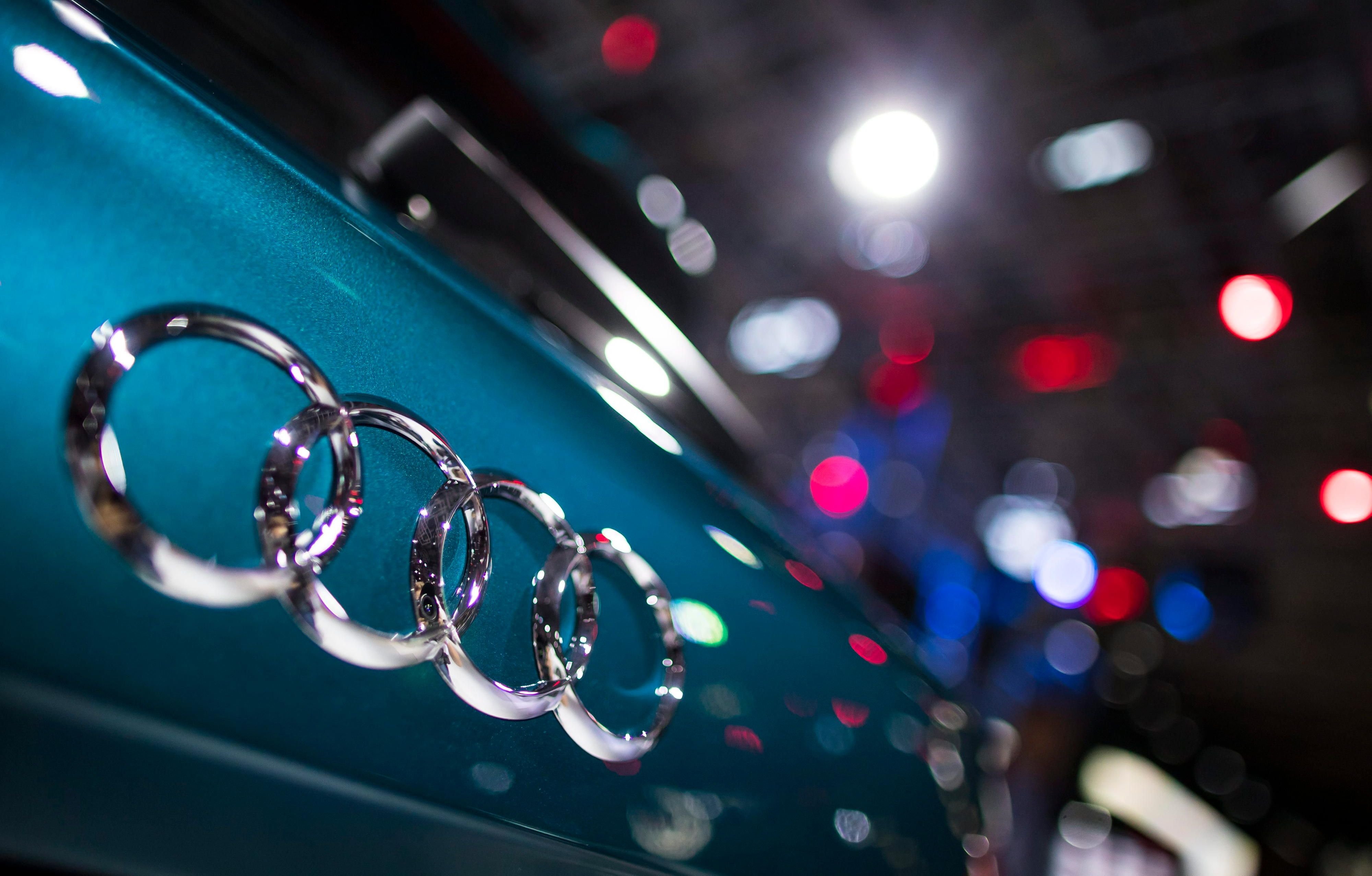 Der Autobauer Audi gerät nach einem Medienbericht über neue Manipulationspraktiken in der Abgas-Affäre erneut unter Druck.