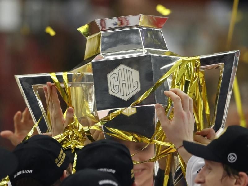 Die Saison der Champions Hockey League ist abgesagt worden. Foto: Petr David Josek/AP/dpa