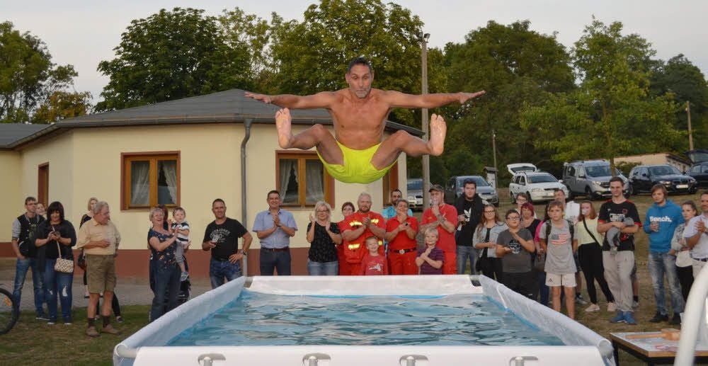 Der Sprung seines Lebens im Kleinformat: Kunstspringer Andreas Wels war zu Gast in Dederstedt